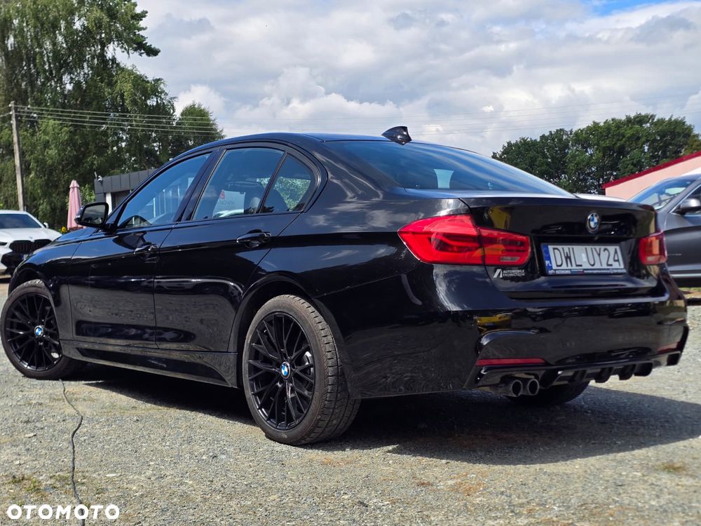 BMW Seria 3 328i xDrive Sport Line - 19