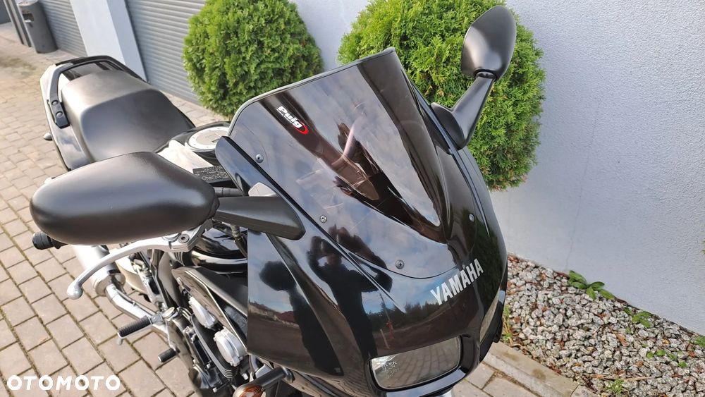 Yamaha FZS - 26
