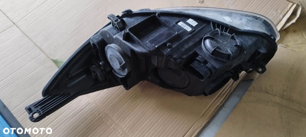prawa lampa focus mk3 czarna bm5113w029 - 6