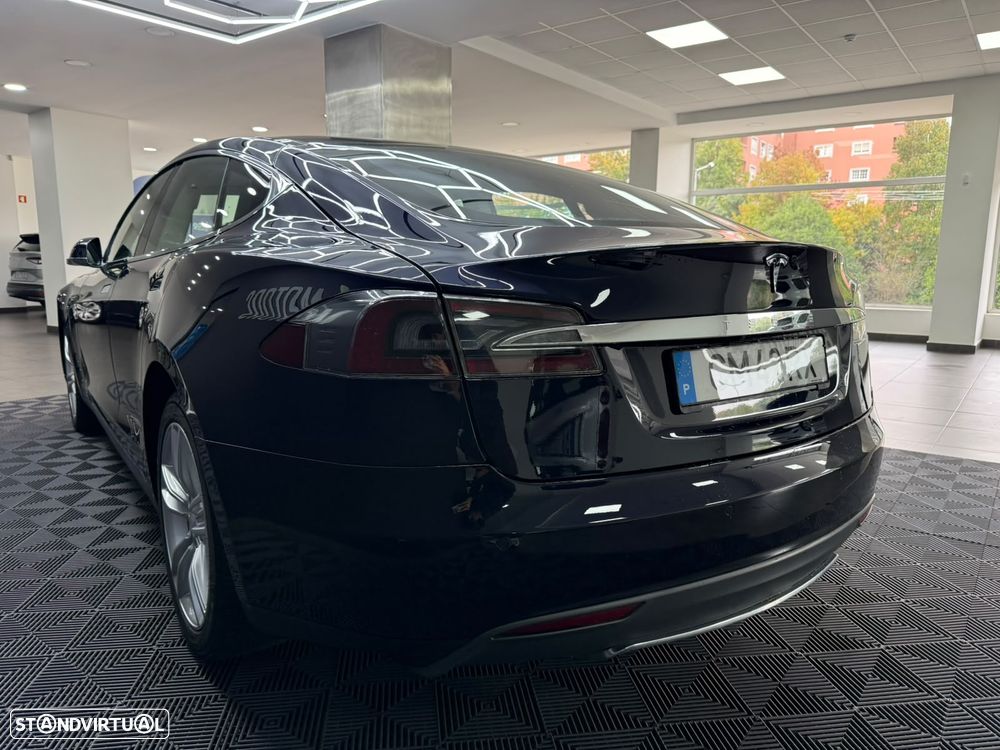 Tesla Model S - 10