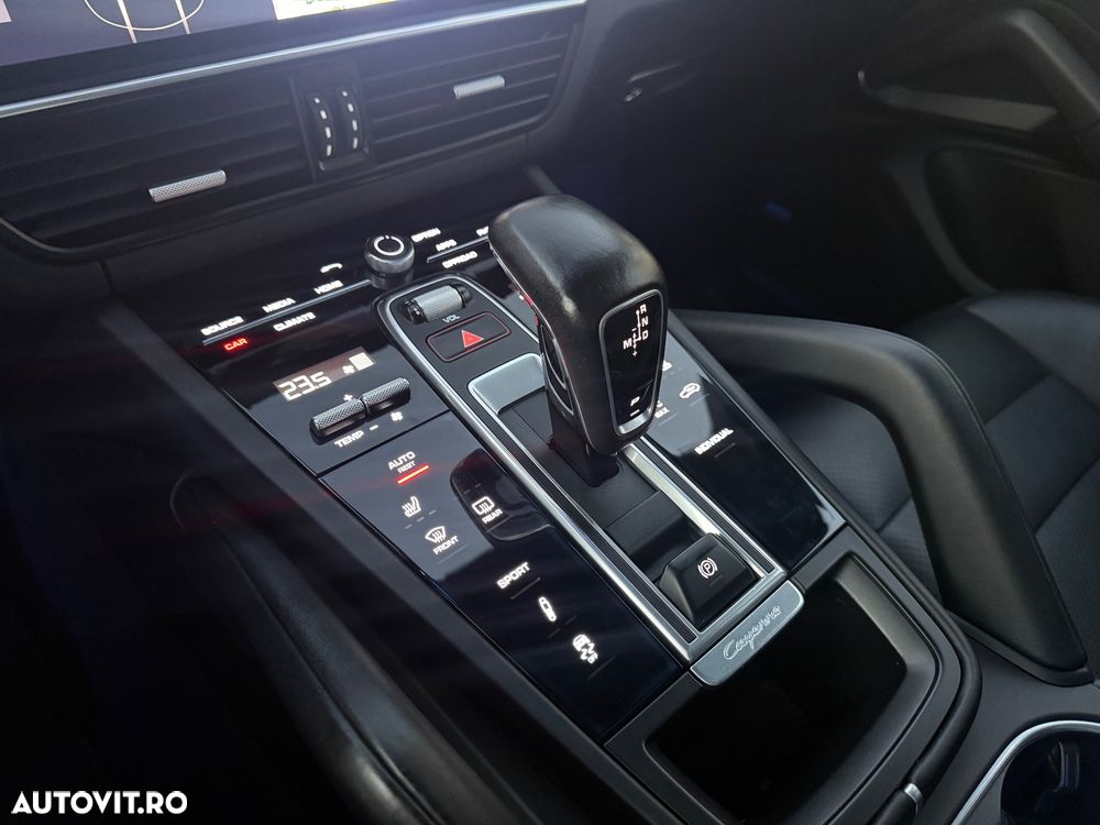 Porsche Cayenne - 12