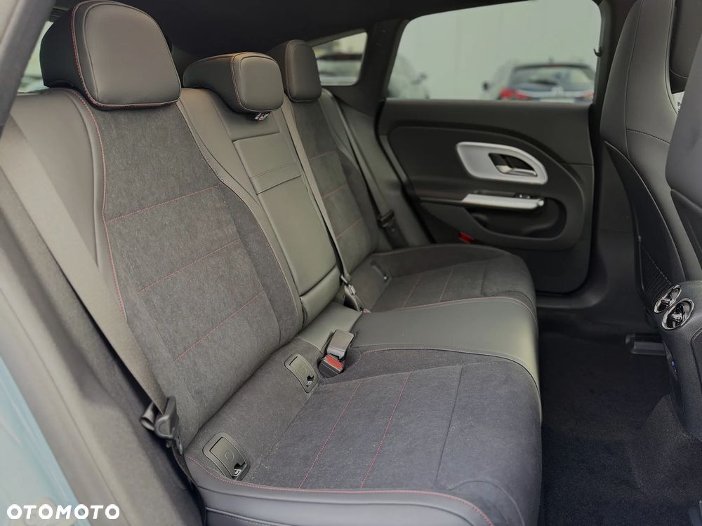 Mercedes-Benz CLA 200 58kWh - 33