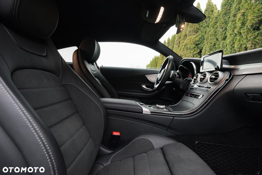 Mercedes-Benz Klasa C 300 9G-TRONIC - 29
