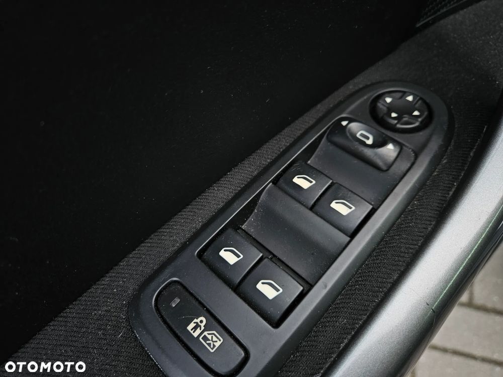 Peugeot 308 HDi FAP 140 Family - 23