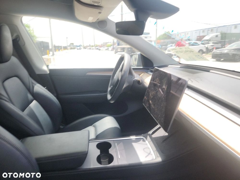 Tesla Model Y Long Range Dual Motor AWD - 11
