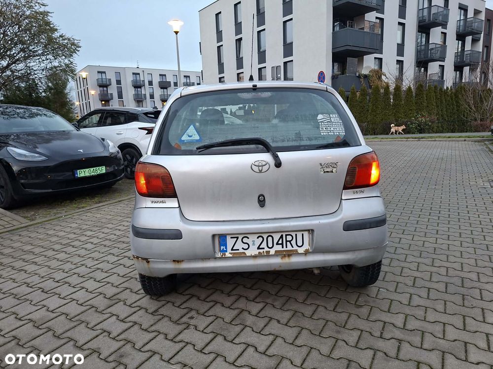 Toyota Yaris 1.0 Base - 4