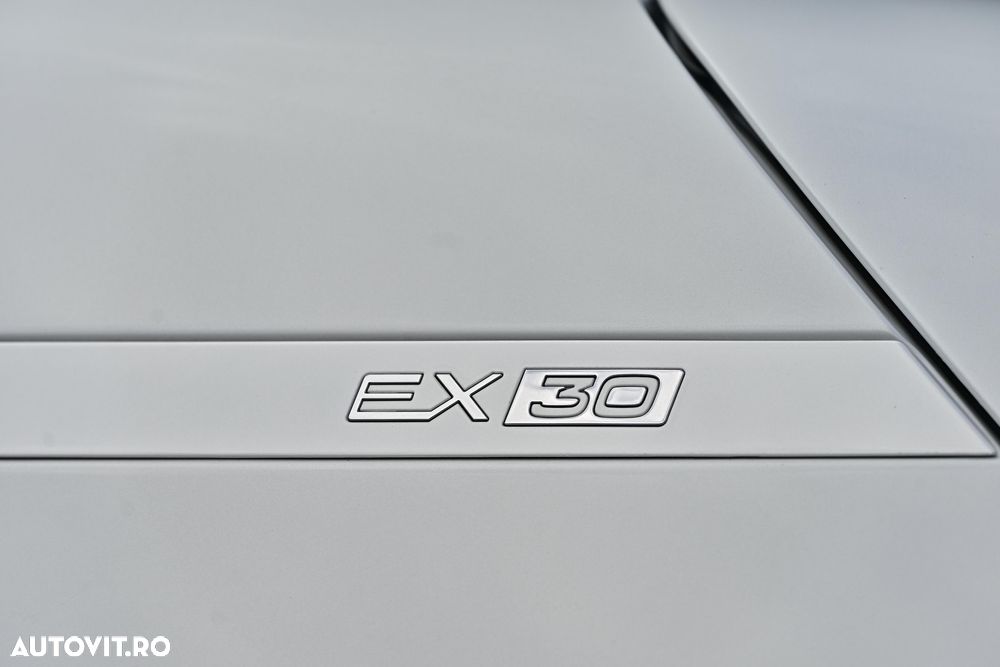 Volvo EX30 Single Motor Extended Range RWD Core - 12