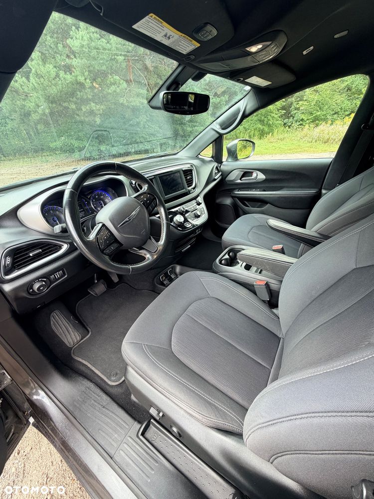Chrysler Pacifica - 10