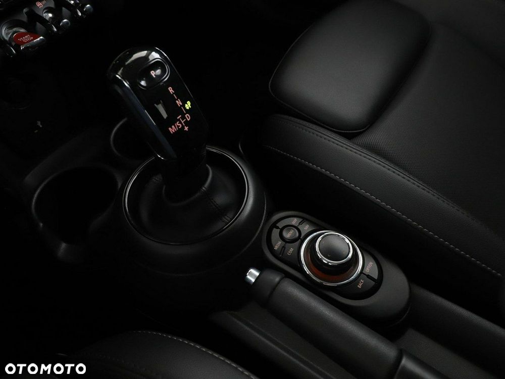 MINI Cooper Essential Trim - 28