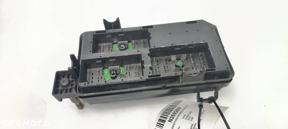 SKRZYNKA BEZPIECZNIKÓW CADILLAC DTS 25850935 - 3