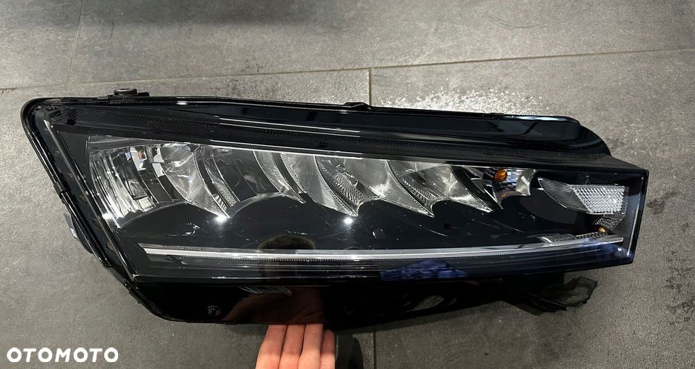 SKODA OCTAVIA LAMPA PRAWA 5E4941016 FULL LED - 1