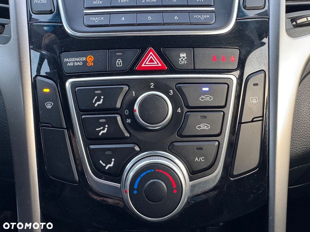 Hyundai i30 blue 1.4 YES Gold - 38