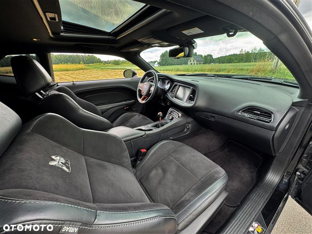 Dodge Challenger - 30