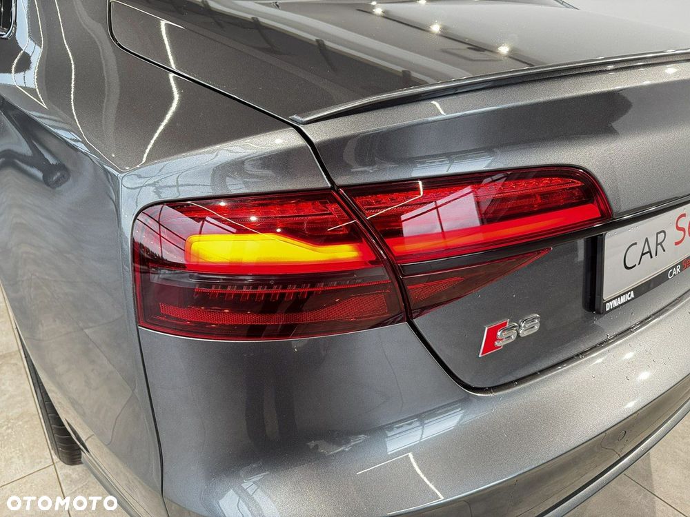 Audi S8 - 12