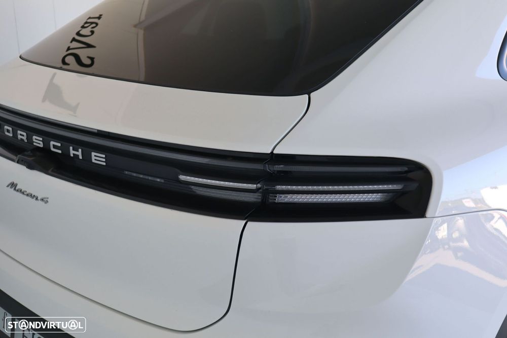 Porsche Macan Electric 4 - 12