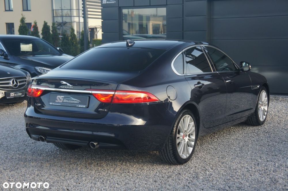 Jaguar XF - 5