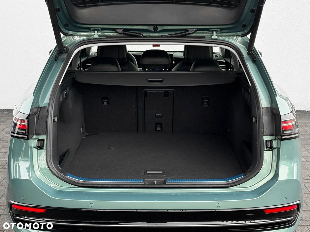 Volkswagen Passat Variant 2.0 TDI SCR DSG Elegance - 11