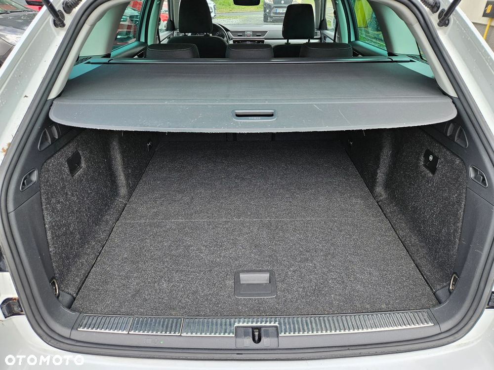 Skoda Superb 2.0 TDI DSG Premium Edition - 31