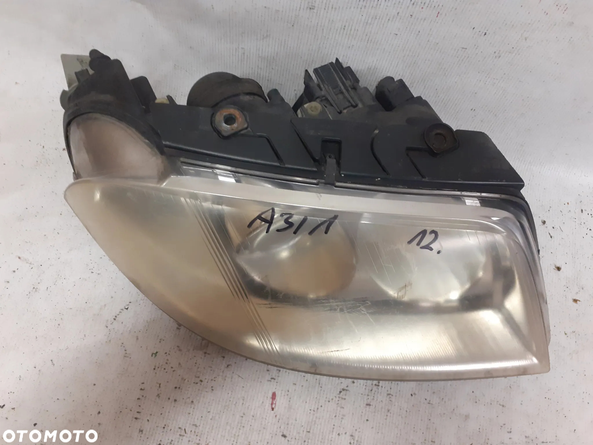 .  PRZOD PRZEDNIA LAMPA PRAWA VOLKSWAGEN PASSAT B5 - 2