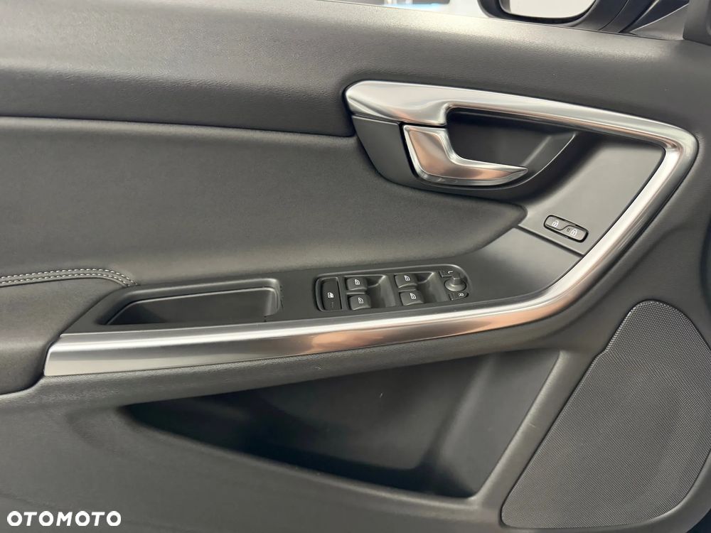 Volvo S60 D3 Geartronic Kinetic - 24
