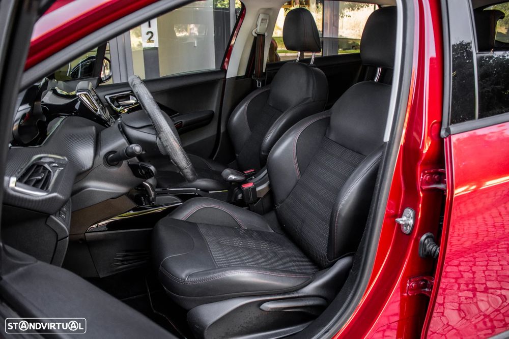 Peugeot 2008 1.2 PureTech GT Line EAT6 - 26