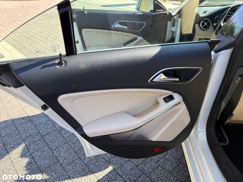 Mercedes-Benz CLA 250 4-Matic - 11