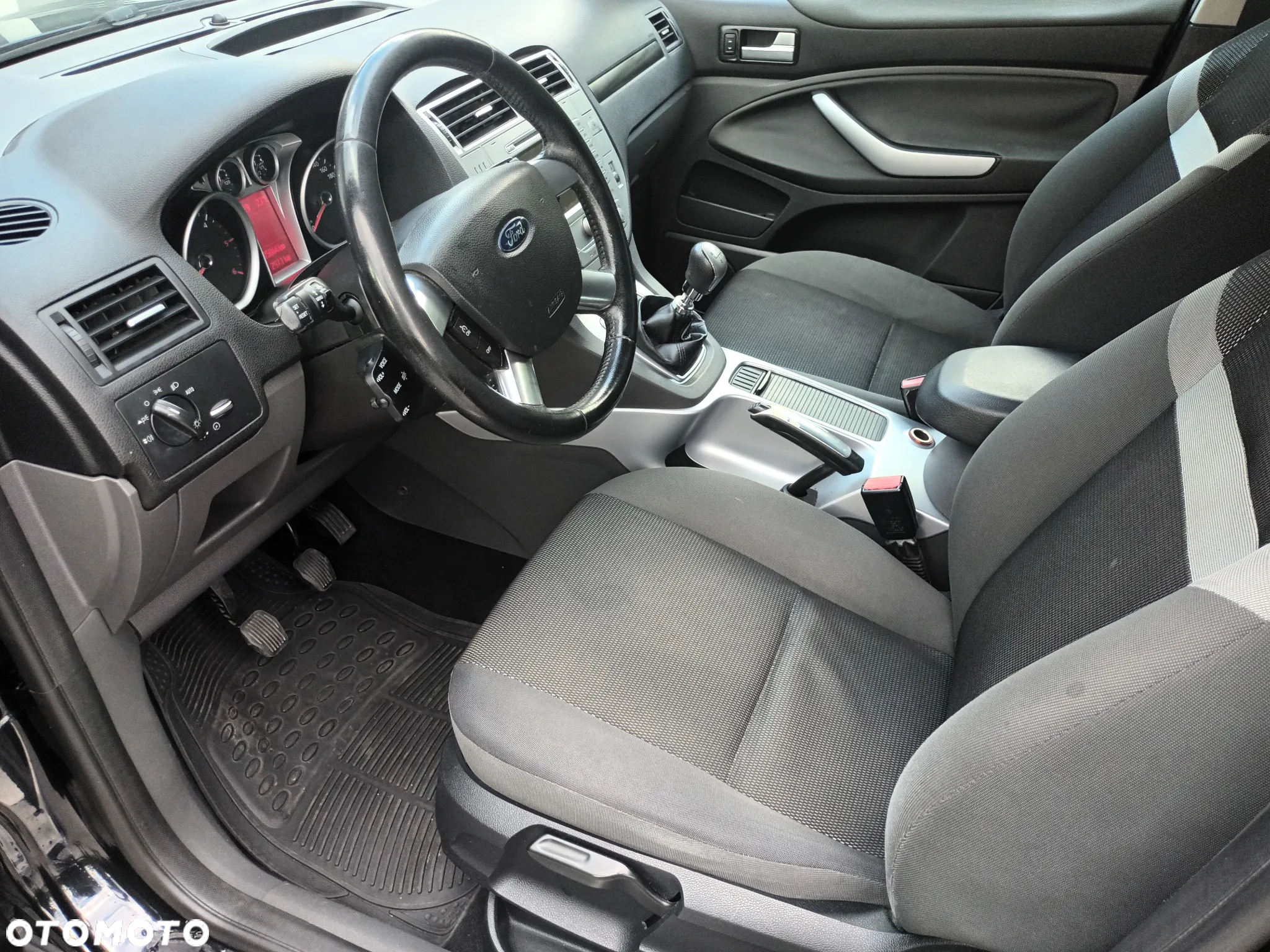 Ford Kuga - 10