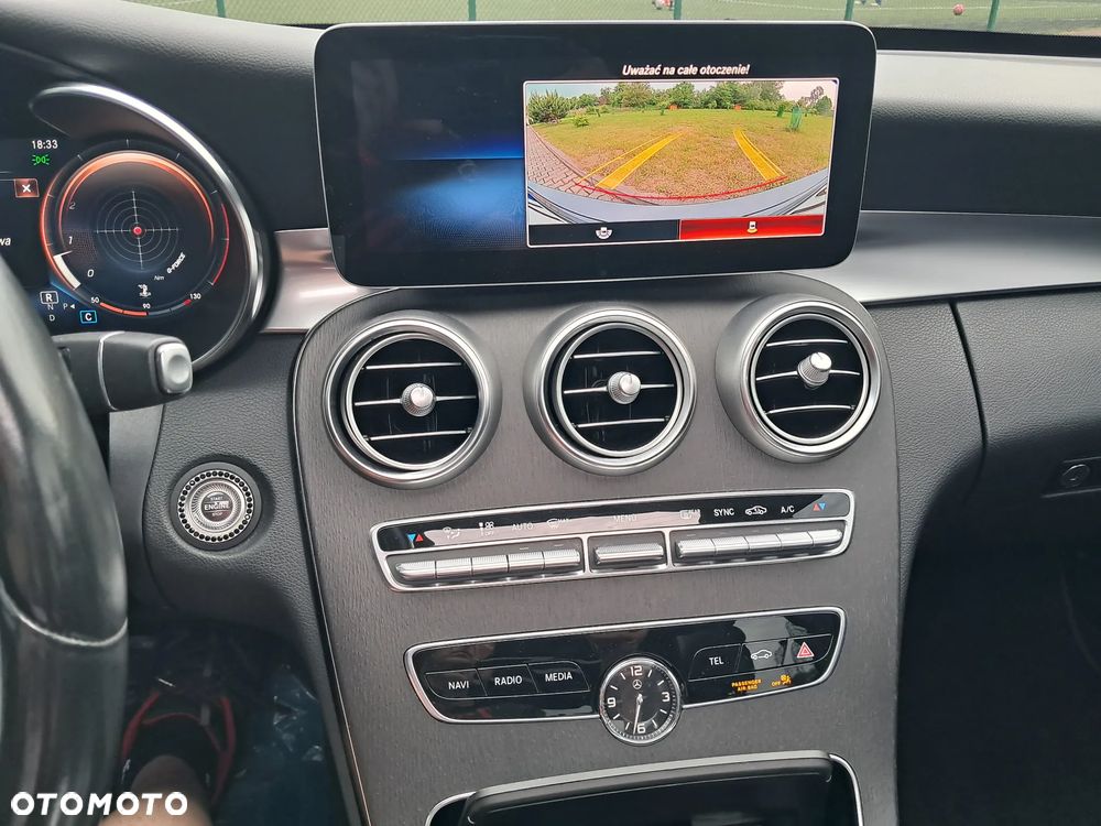 Mercedes-Benz Klasa C 300 4Matic 9G-TRONIC Exclusive - 20