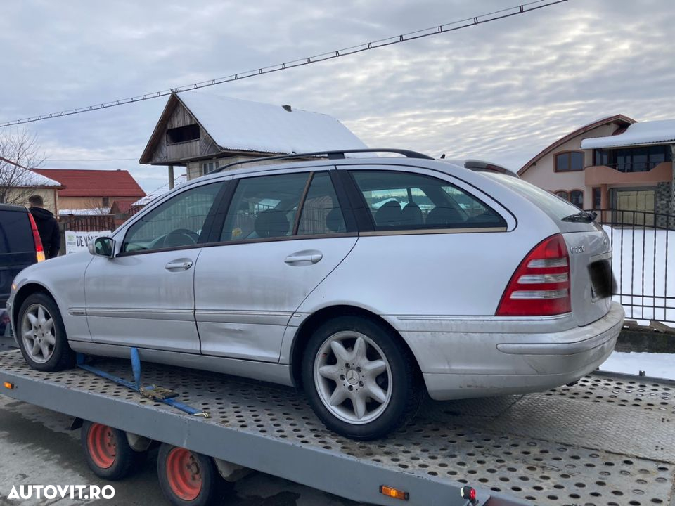 Dezmembrez Mercedes Benz Combi C220 W203 646.963 - 2