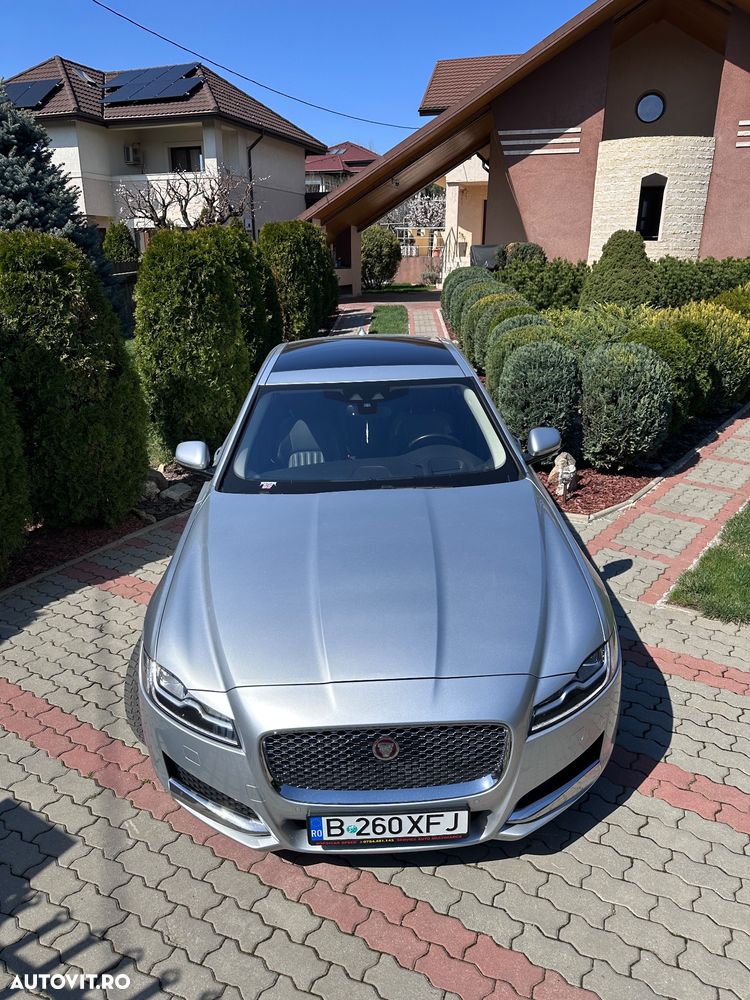 Jaguar XF 20d RWD Portfolio - 9