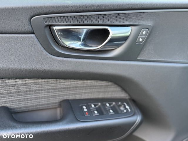 Volvo XC 60 B4 D Geartronic Momentum Pro - 27