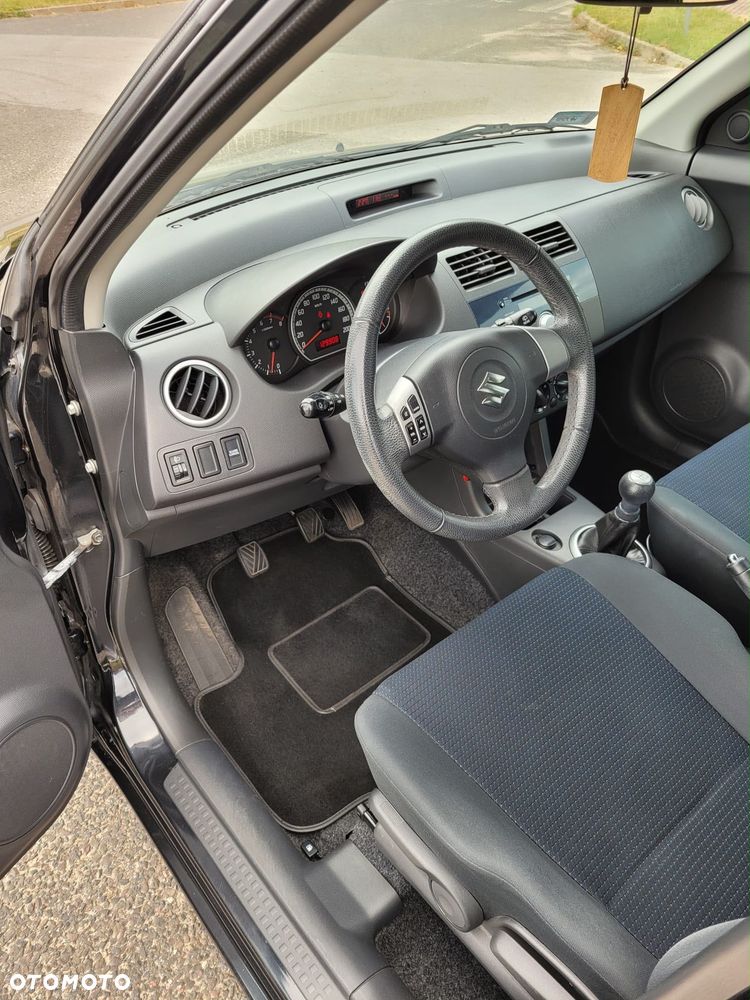 Suzuki Swift 2009 photo 4