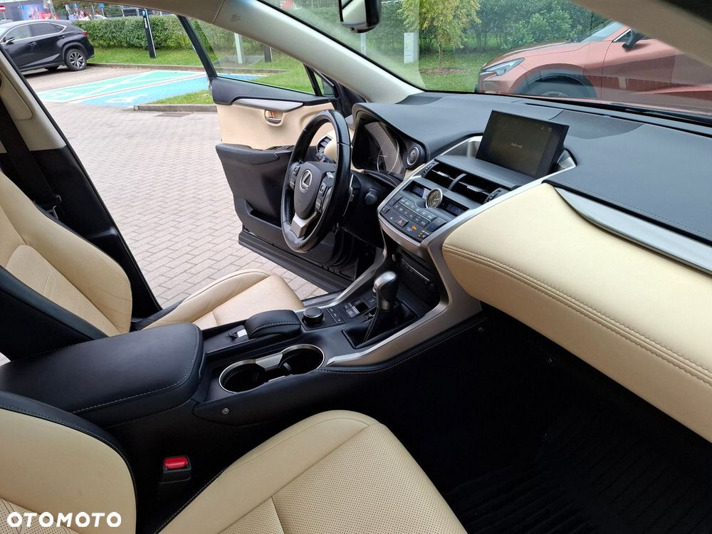 Lexus NX 200t Comfort AWD - 19