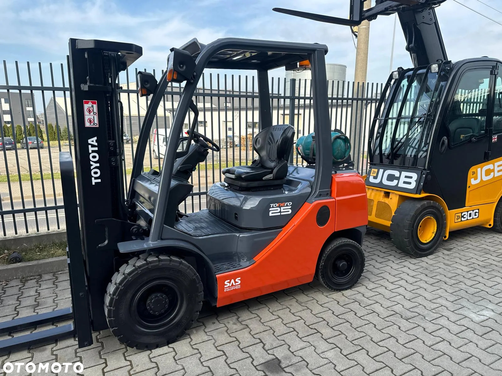 Toyota Toyota 02-8FGF25 / TRIPLEX 4300 mm / LPG / Jak nowa / 2018 rok - 29