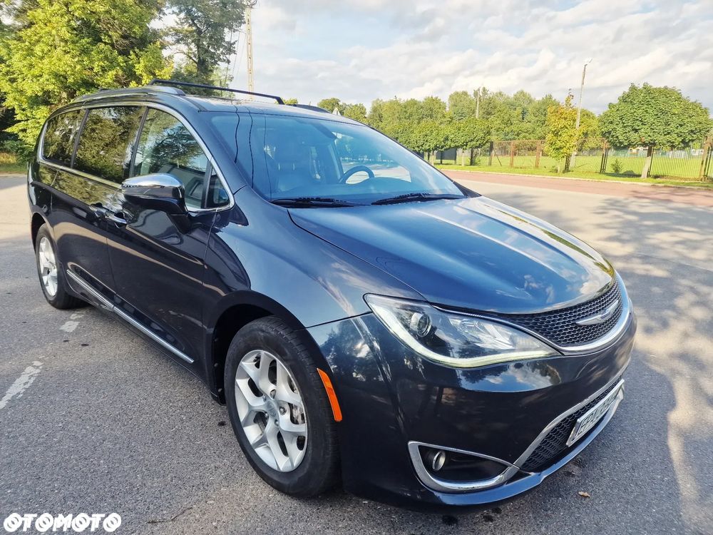 Chrysler Pacifica - 8