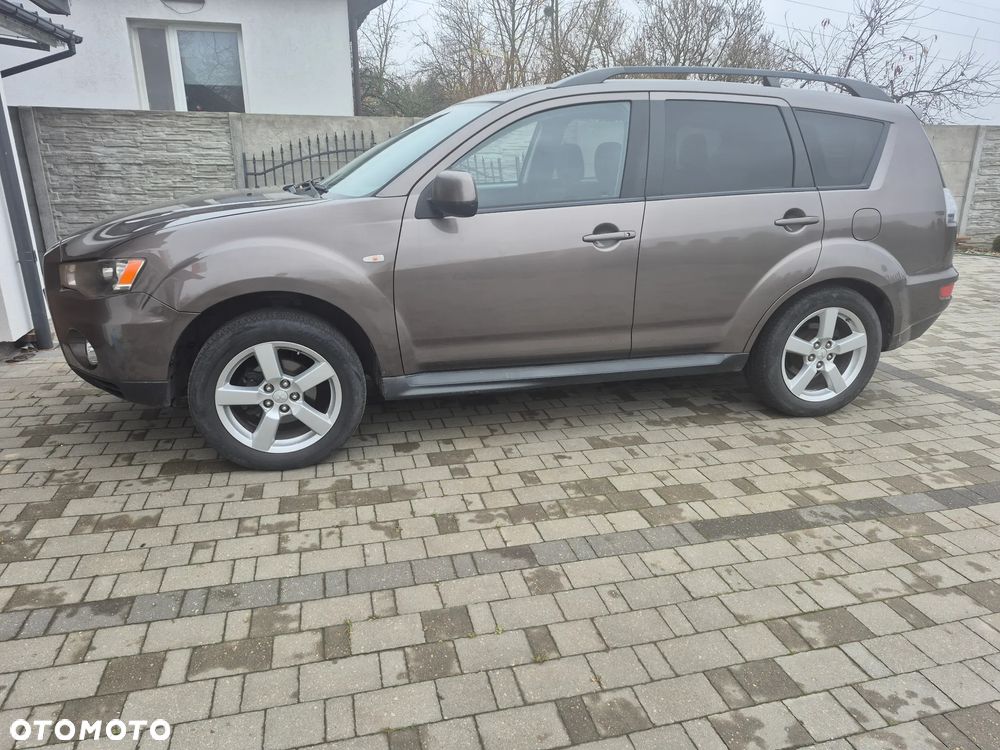 Mitsubishi Outlander 2.4 Intense + CVT - 2