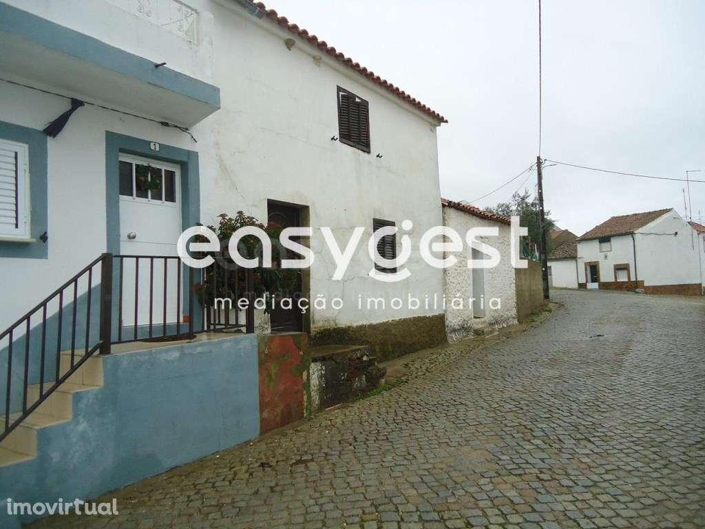 Moradia quase secular de 2 pisos para recuperar no Rosmanhial - Grande imagem: 3/27