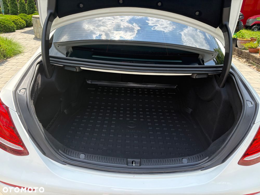 Mercedes-Benz Klasa E 220 d 9G-TRONIC AMG Line - 21