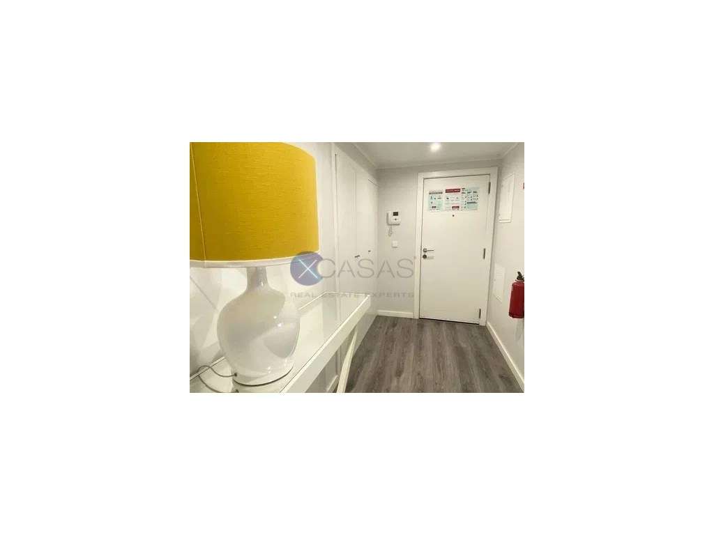 Apartamento T1, totalmente mobilado, para venda na Avenida Almirant... - Grande imagem: 5/19