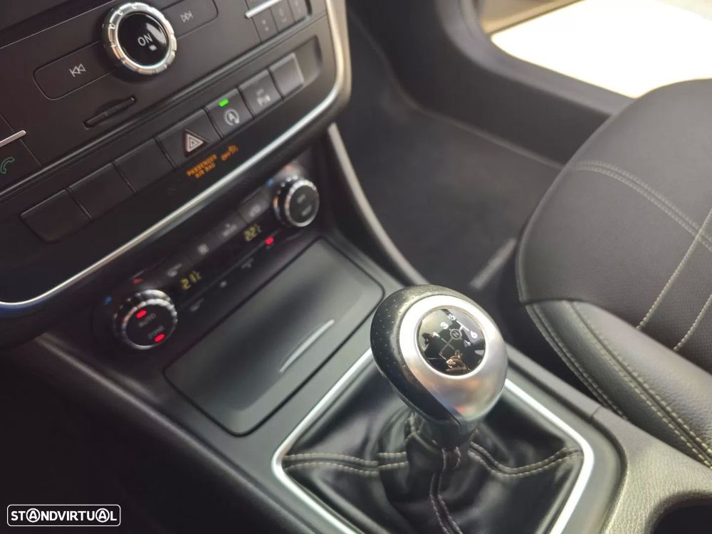 Mercedes-Benz CLA 200 d Shooting Brake Urban - 14