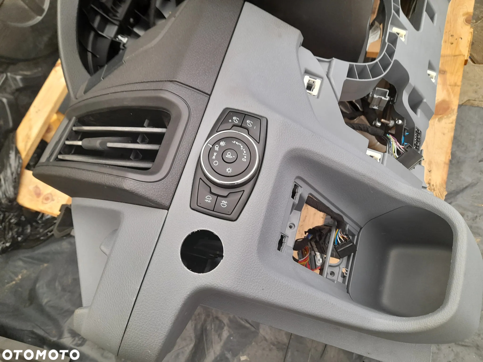 Deska rozdzielcza konsola Ford Transit MK8 - 6