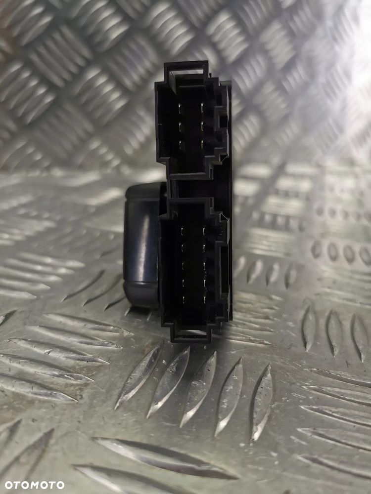 VW TOUAREG 7P 10-18R PANEL REGULACJA PRZESUWANIE PODNOSZENIE FOTELA PRAWY 7P6959748 - 3