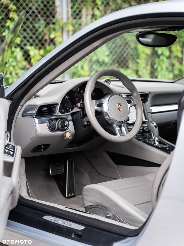 Porsche 911 Carrera PDK - 12