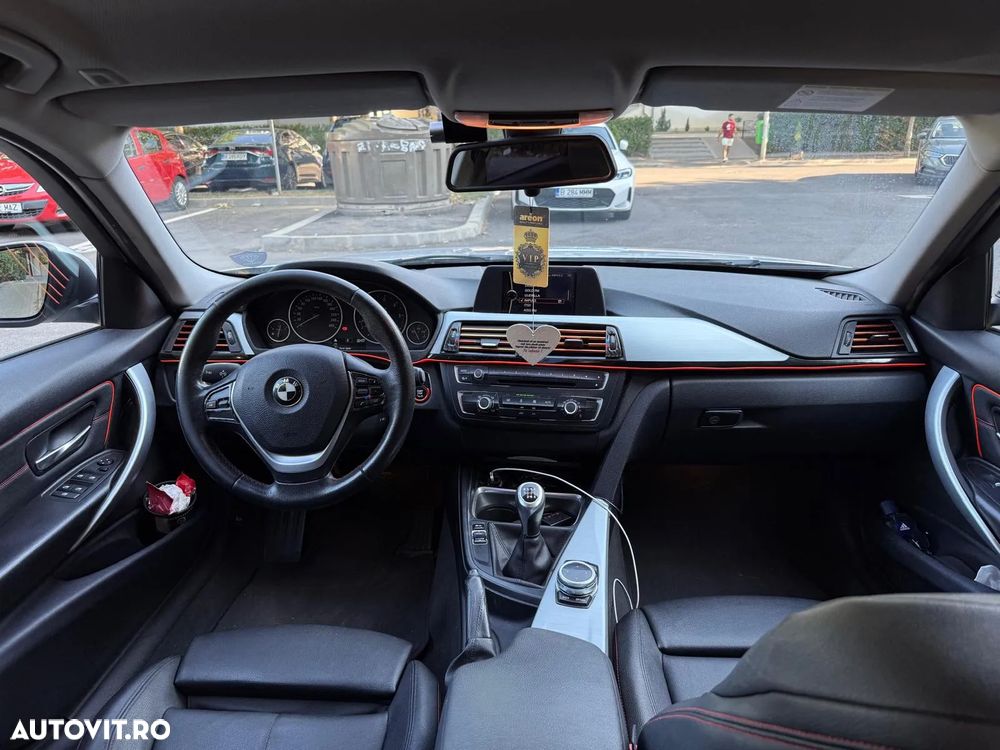 BMW Seria 3 318d DPF Touring Edition Sport - 13