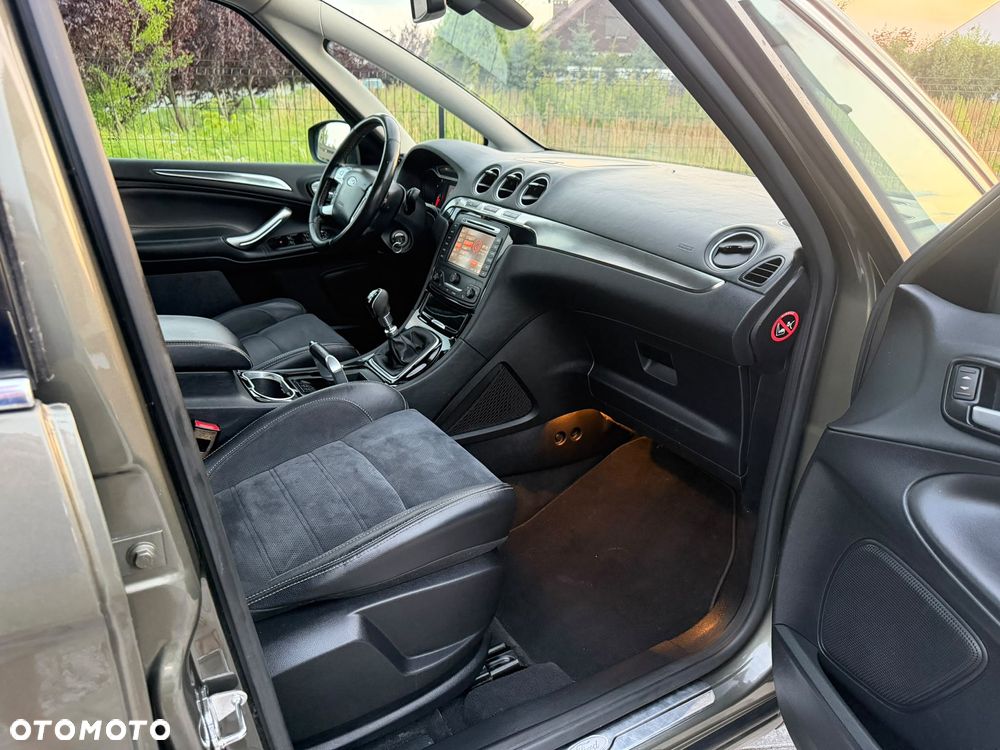 Ford S-Max - 11
