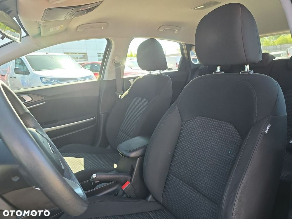 Kia Ceed - 11