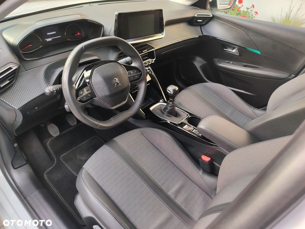 Peugeot 208 - 11
