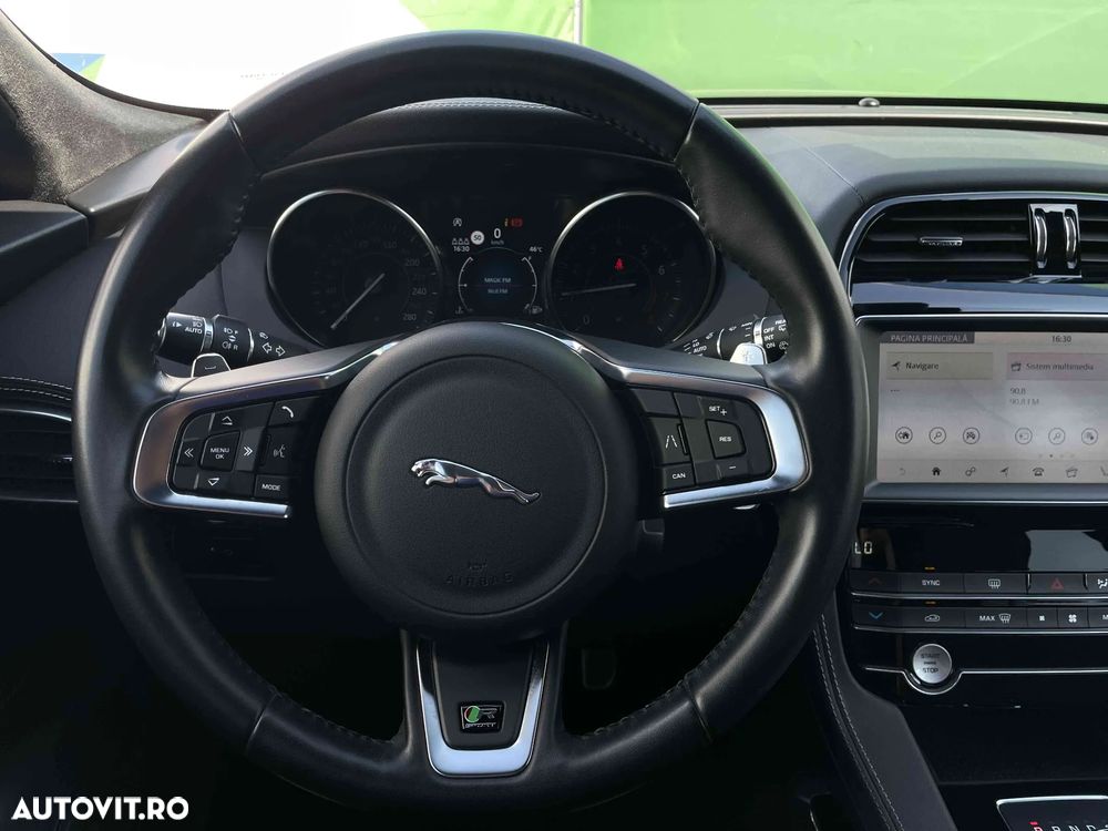 Jaguar F-Pace - 9