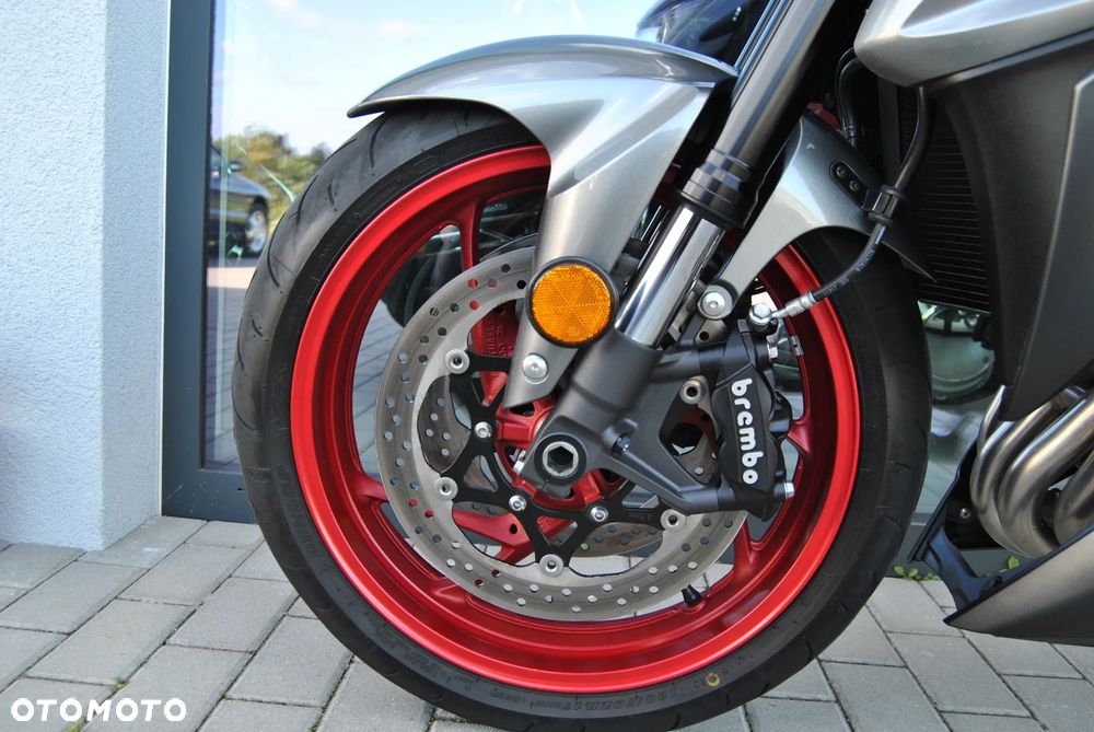 Suzuki GSX - 38
