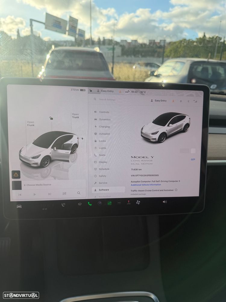 Tesla Model Y Long Range Dual Motor AWD - 23